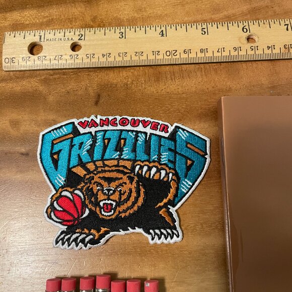 Vancouver Grizzlies Lot Official Book Doug Smith 1996 Vtg NBA Pencils Patch - Picture 3 of 6